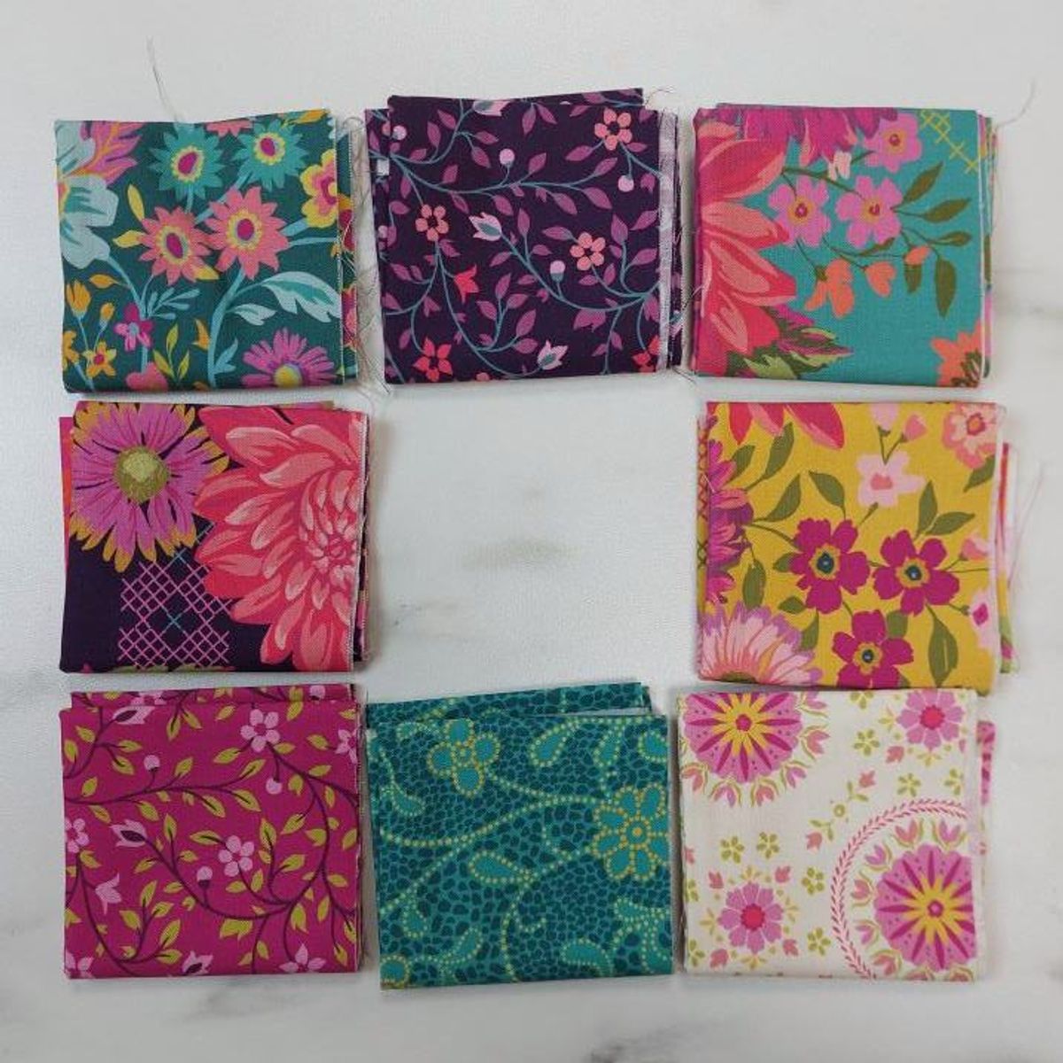 Happy Minis - Parlor