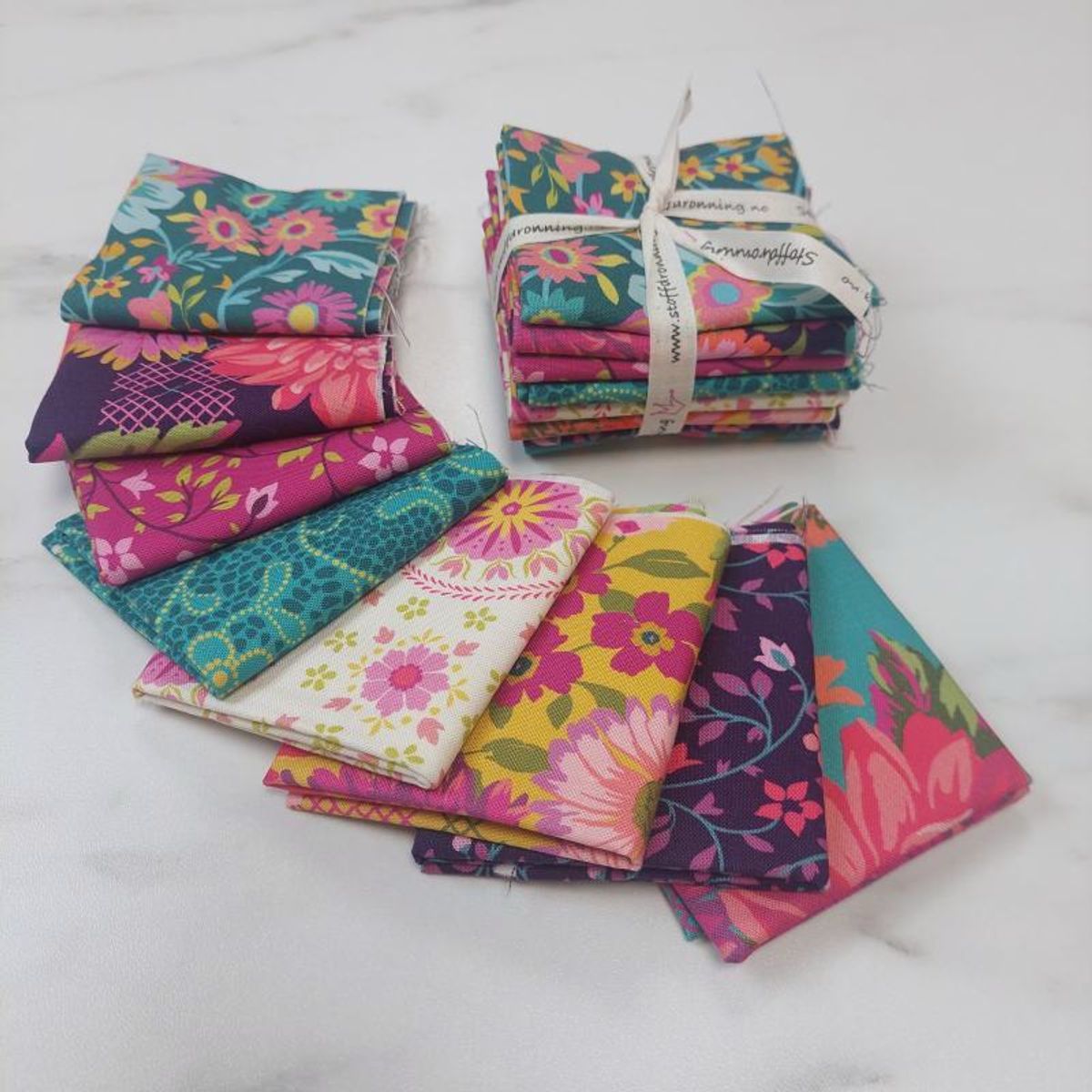 Happy Minis - Parlor